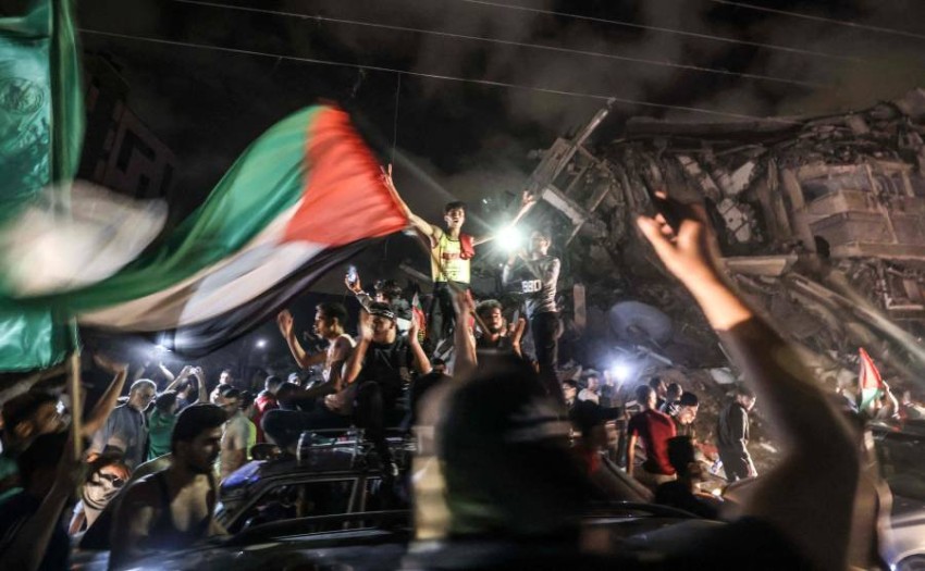 احتفالات في غزة ببدء سريان وقف اطلاق النار. (أ ف ب)