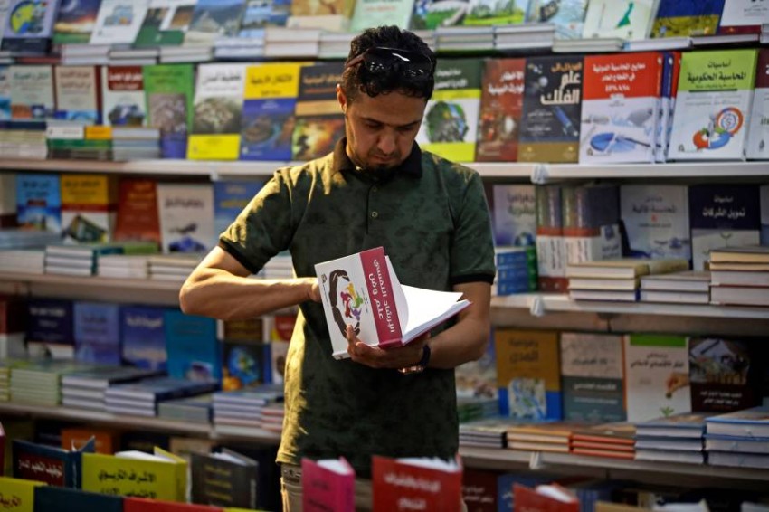 جانب من دور نشر وعارضين وزوار لمعرض بغداد الدولي للكتاب بعاصمة العراق
