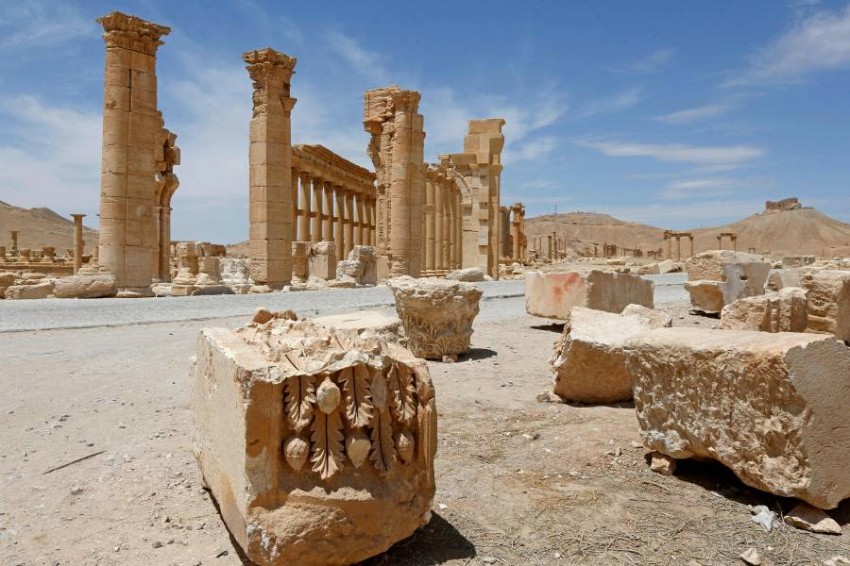 جانب من قوس النصر المعروف أيضاً بالقوس الضخم في أطلال تدمر الأثرية بسوريا